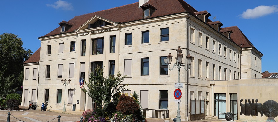 /fileadmin//user_upload/Mairie_entière.jpg