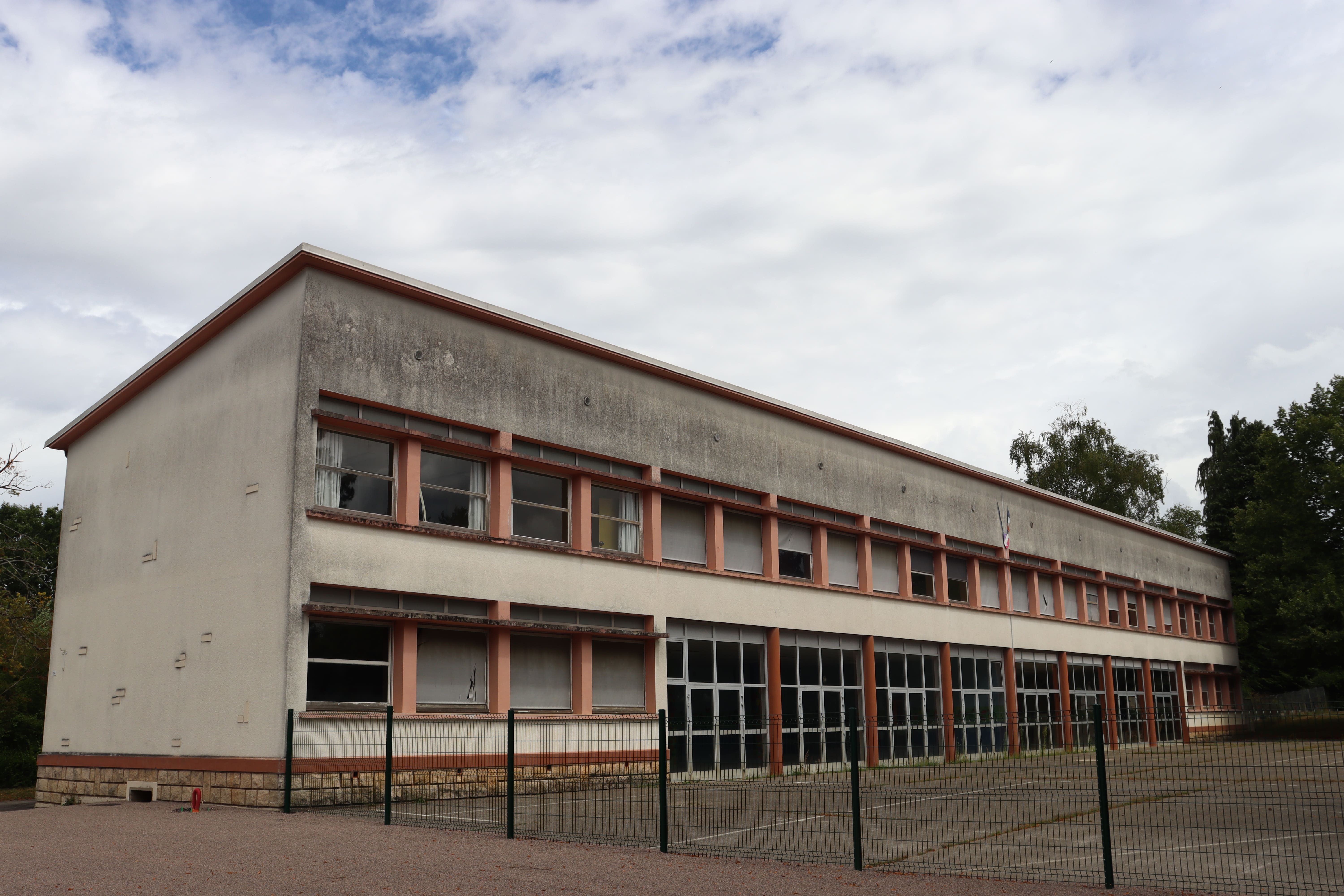 MISE EN VENTE DE L’ANCIENNE ÉCOLE ÉLÉMENTAIRE DU POISET