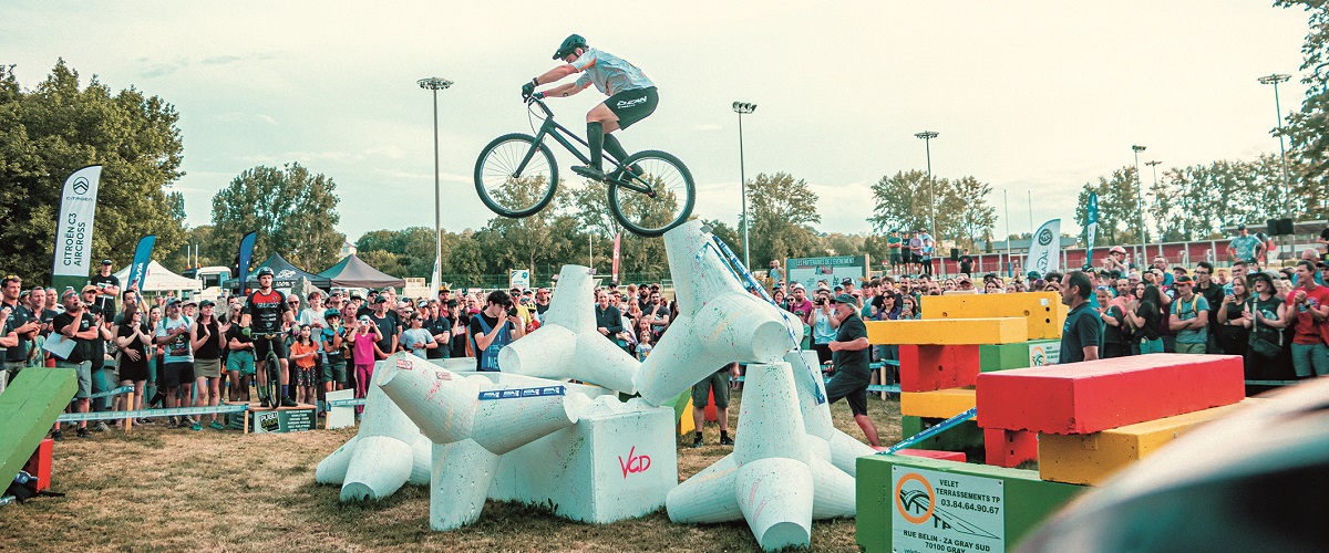 DOLE ACCUEILLE L’ÉLITE MONDIALE DU TRIAL